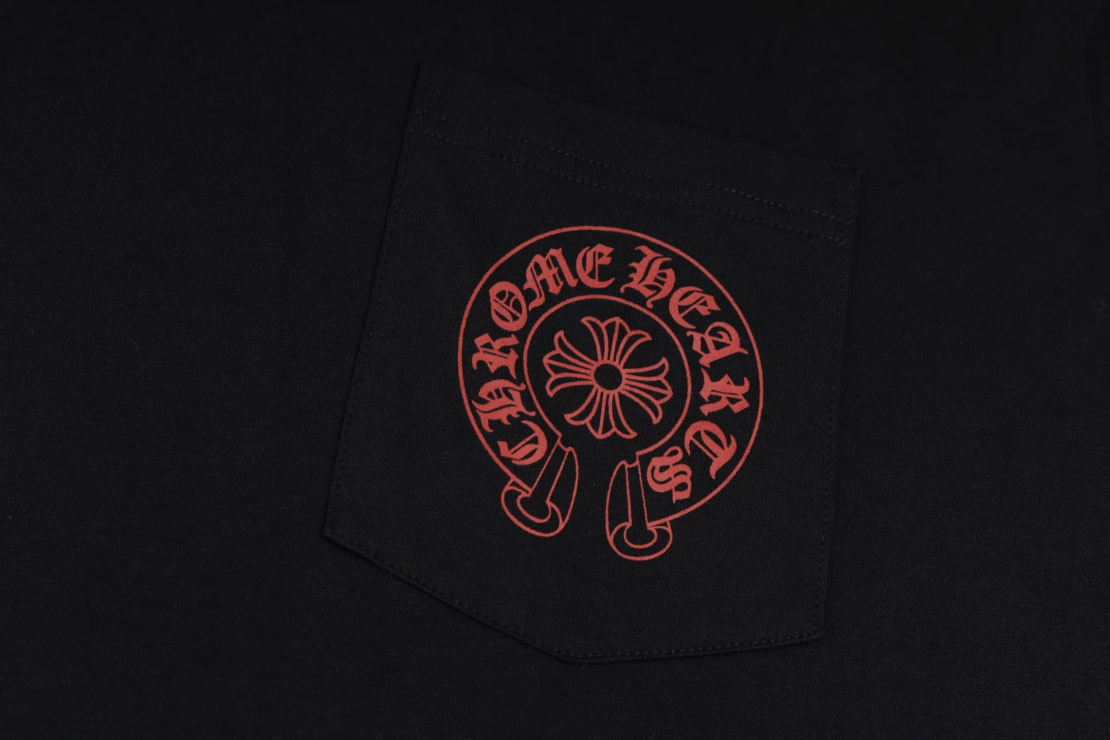 🅿️340 [Exclusive supply] CH Crow Heart Animation Printed Long Sleeve The fabric is made of 26-woven 200g cotton. Printing is very important here. The ink printing used in the original version is simply incapable of being restored by general printing factories. After running to many factories, the time paid off. The overall routing is straight and delicate, the fabric is comfortable and soft, and the color is consistent without color difference. It can be matched with the same style to create a fashionable look, control various occasions, customized accessories, complete three standards, the same style for men and women. Size:S/M/L